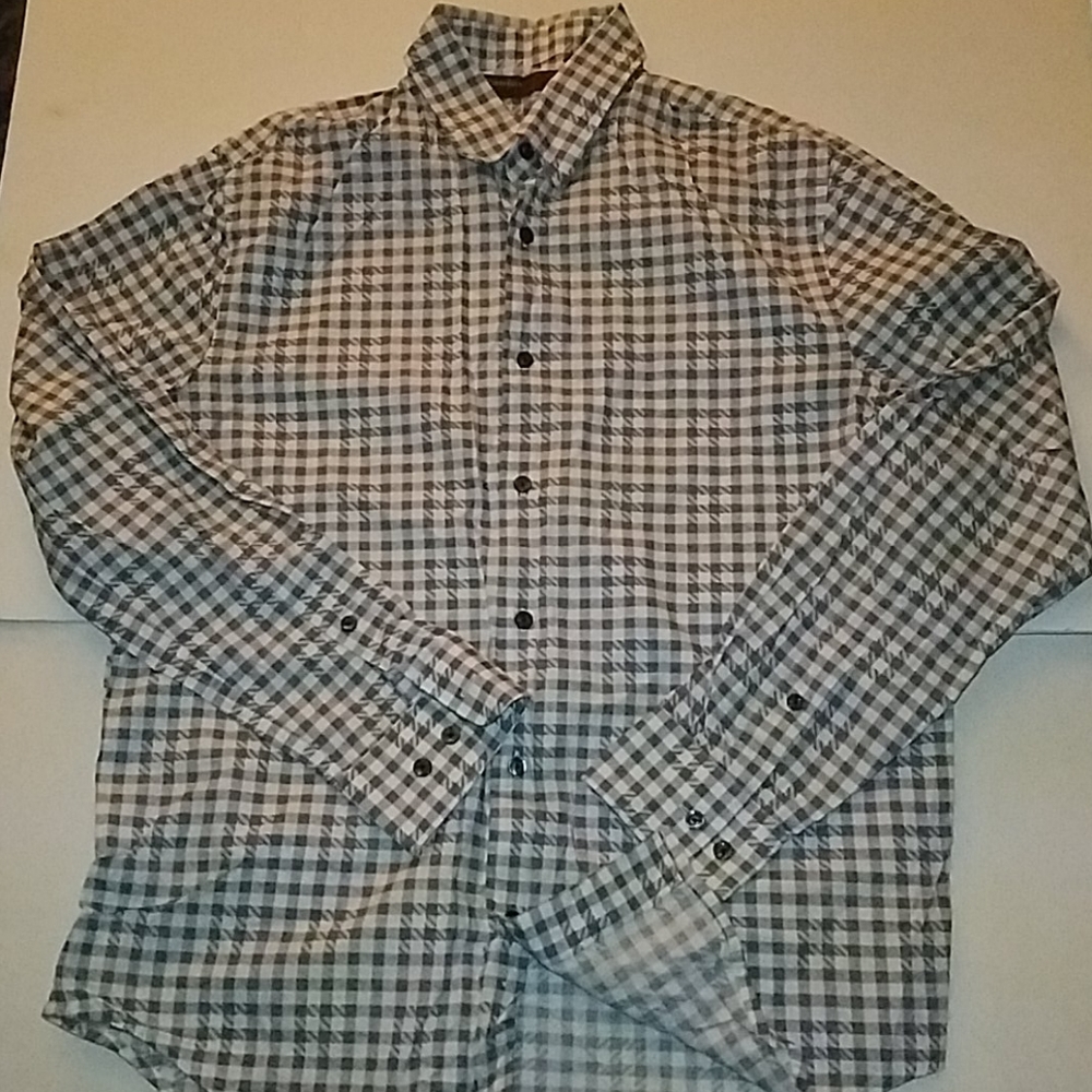 Perry Ellis Button up men shirt